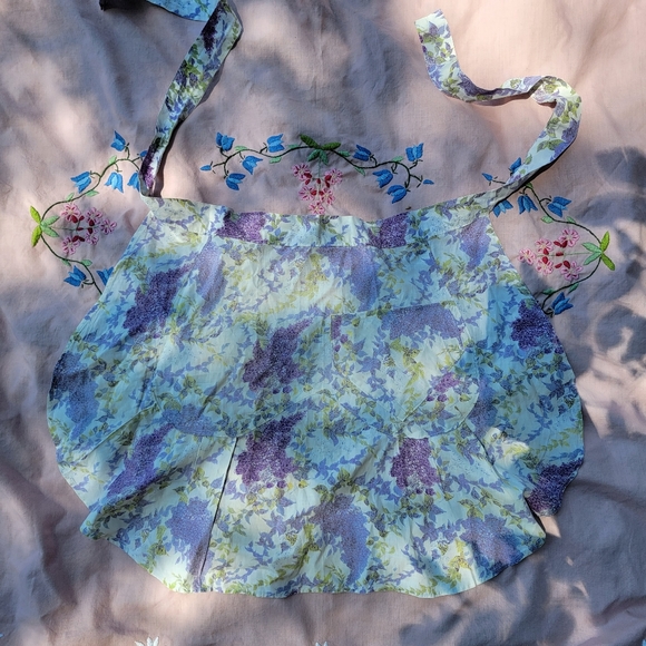 Vintage Lilac Print Apron - Picture 2 of 9
